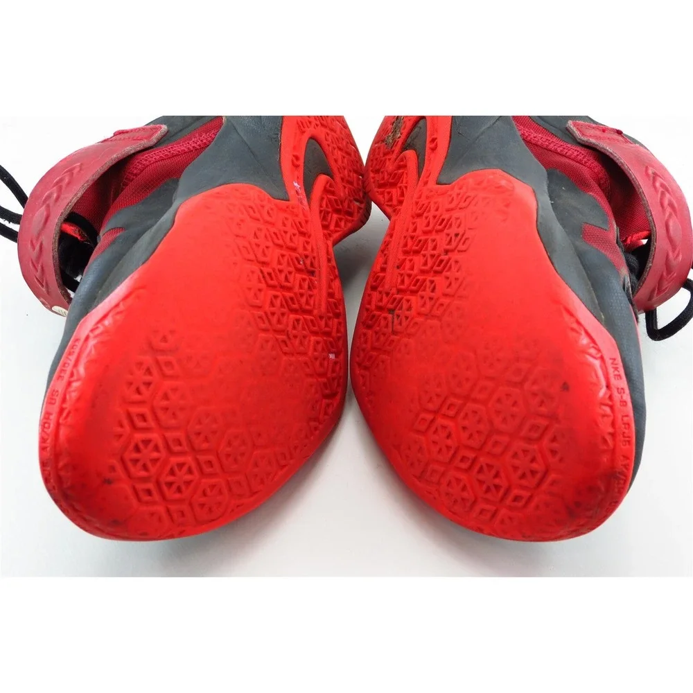 Nike Boys' Athletic Shoes Size‎ 3.5 Red Synthetic Lightweight Supportive Sport